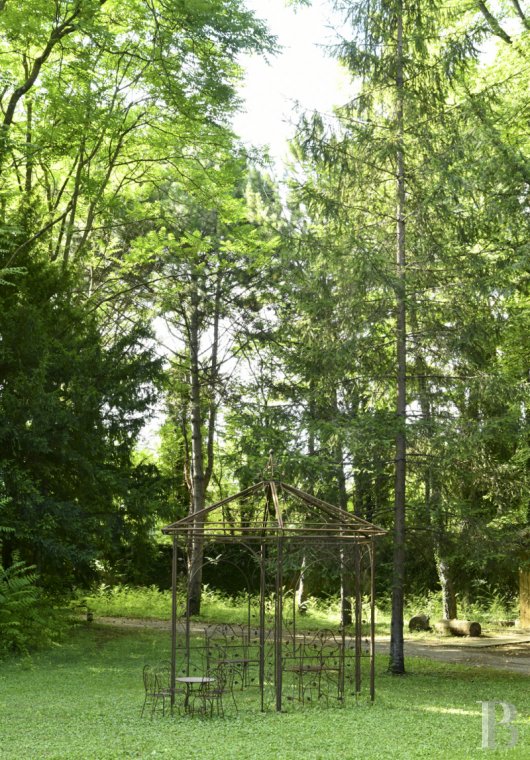 A 19th century chateau open for receptions and holidays to the east of Avignon in the Vaucluse  - photo  n°20
